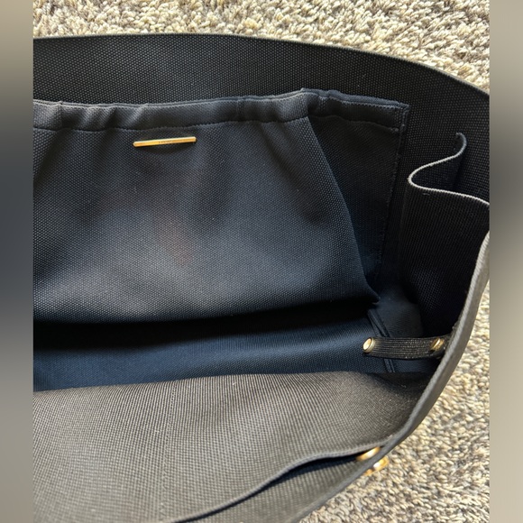 Cuyana Classic Structured Leather Tote with canvas insert - Picture 11 of 15